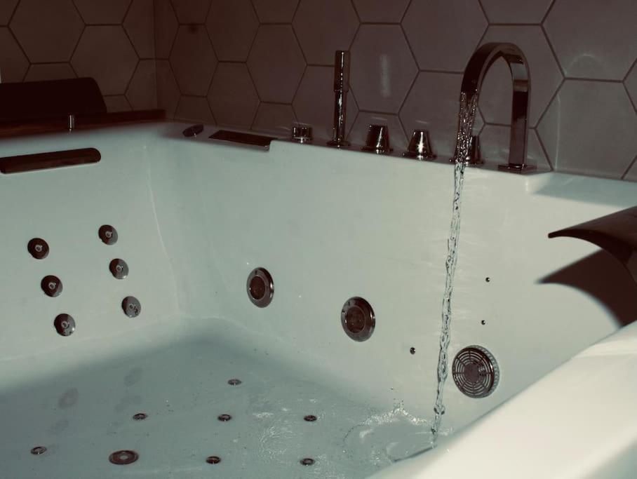 Superbe Appartement Avec Jacuzzi Et Jardin Prive Marlhes Екстер'єр фото